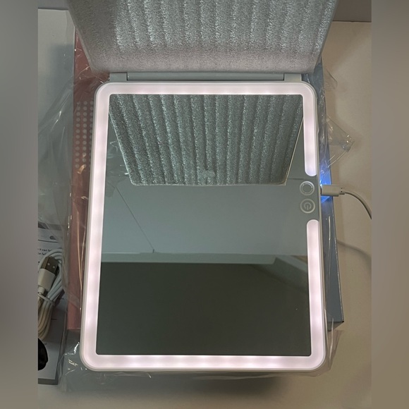 Folding Lighted Makeup Mirror White 72 LEDs 3 Colors Light Modes USB - Picture 12 of 16